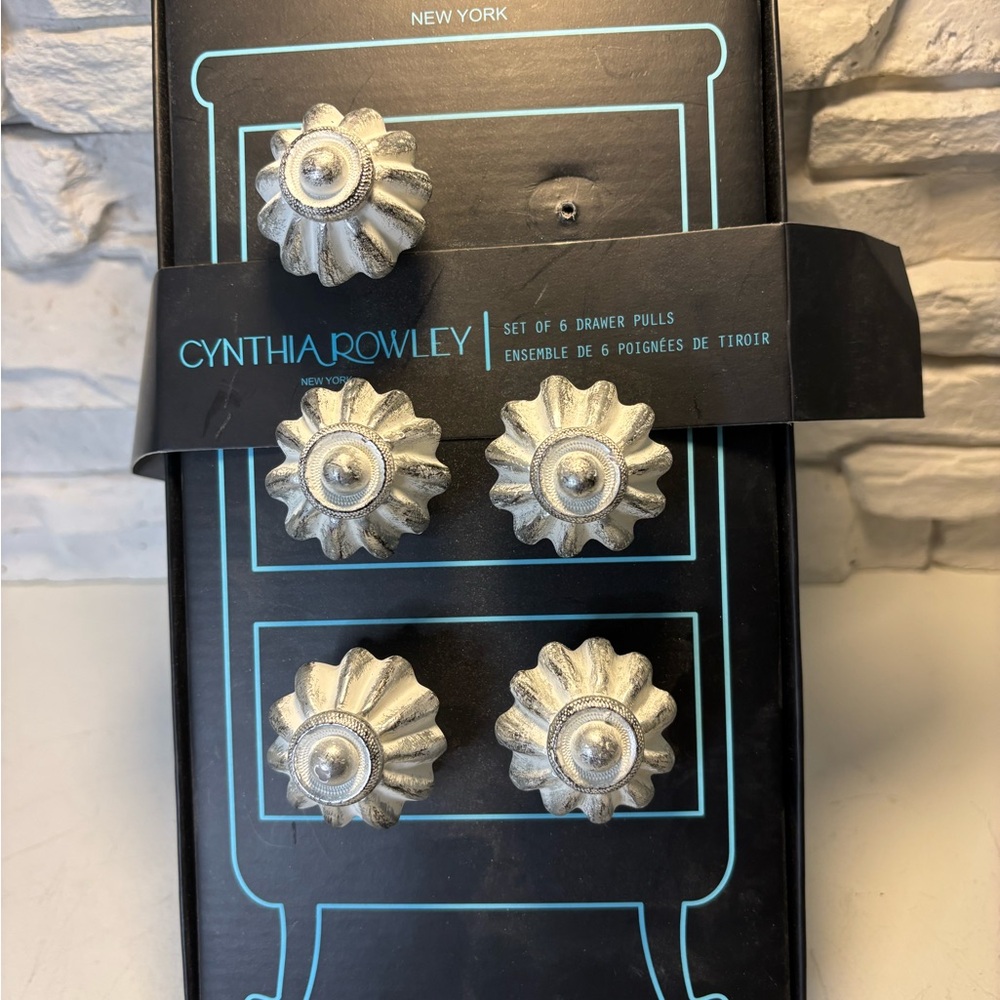 Cynthia Rowley Metallic Drawer Pulls Set
Max Studio Drawer Pulls Set